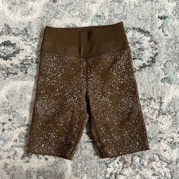 Lululemon Ebb to Street High-Rise Short - Picture 1 of 13
